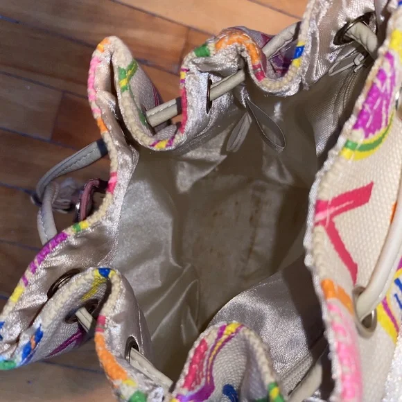 XOXO - Picture 2 of 3